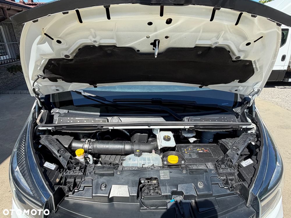 Renault Trafic Długi Blaszak L2H1 Renault Trafic Blaszak 2.0 - 24