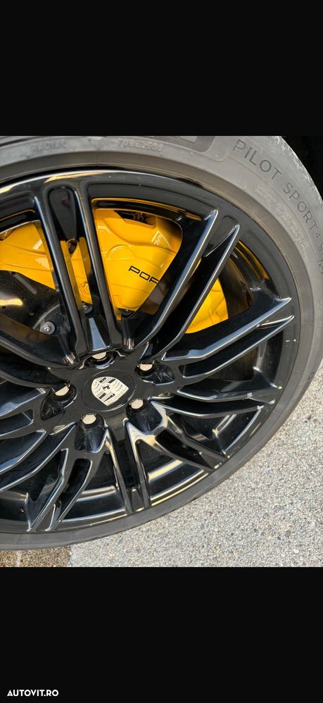 Porsche Cayenne 4.8 L Turbo S - 5