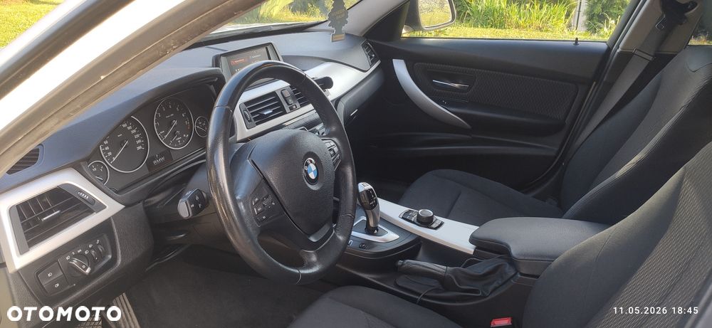 BMW Seria 3 318i - 28