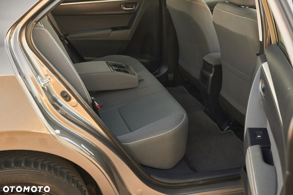 Toyota Corolla 1.6 Premium + - 24