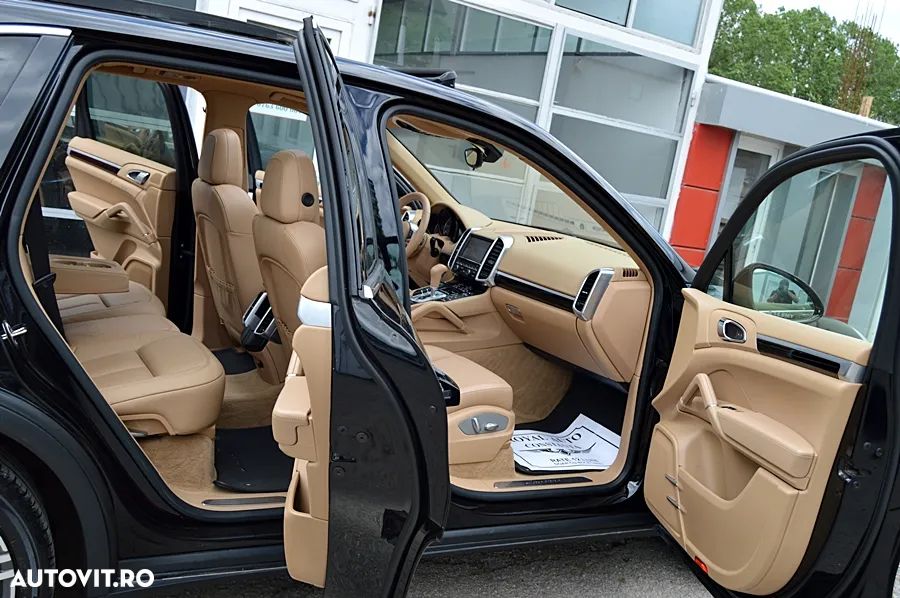Porsche Cayenne 3.0 L - 4
