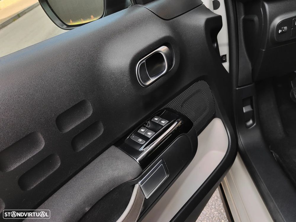 Citroën C3 1.2 PureTech Shine - 32