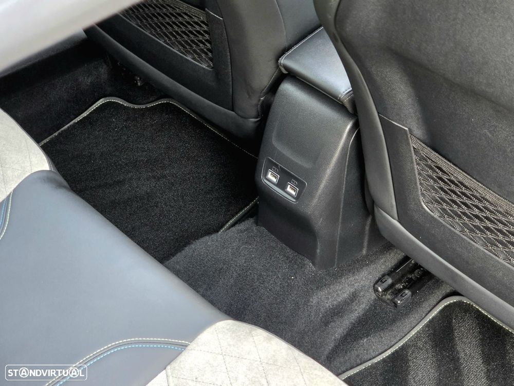 Peugeot e-2008 50 kWh GT - 36