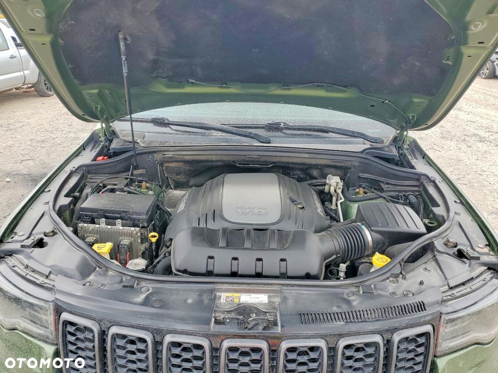 Jeep Grand Cherokee - 12