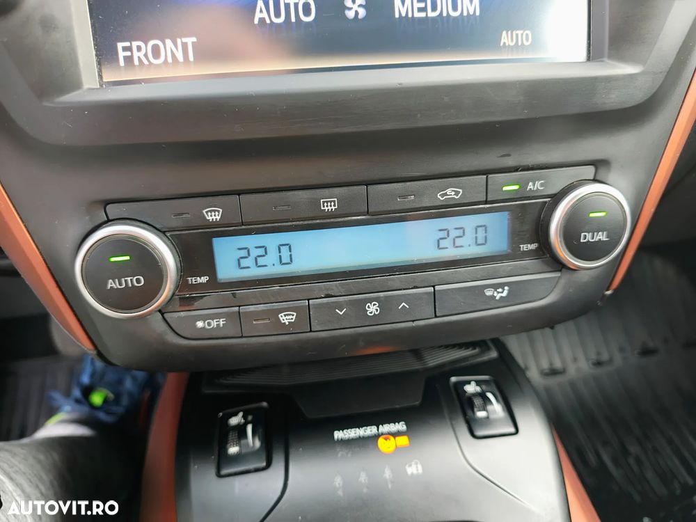 Toyota Avensis 2.0 D-4D Executive Terracotta - 22