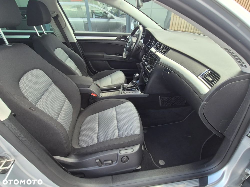 Skoda Superb 2.0 TDI DSG Exclusive - 30