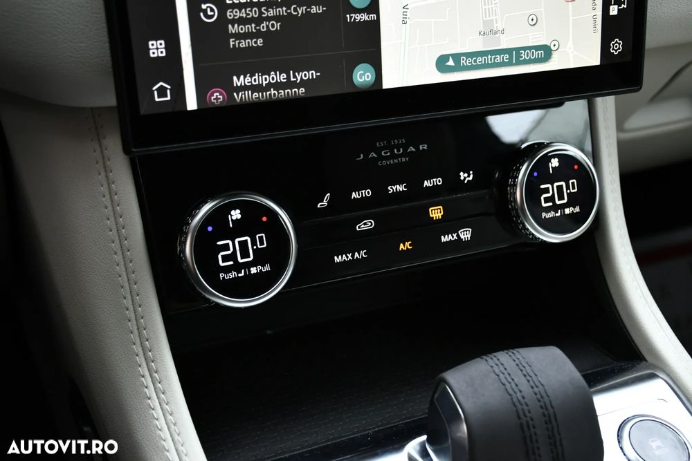 Jaguar F-Pace P400e AWD HSE - 24