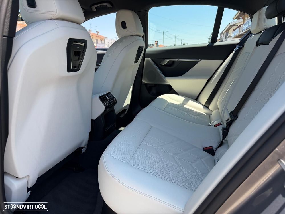 BMW 530 e Pack Desportivo M Pro - 11
