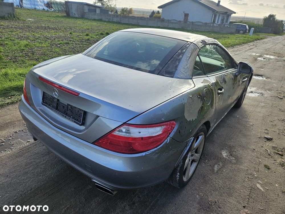 Mercedes-Benz SLK 200 CGI - 4