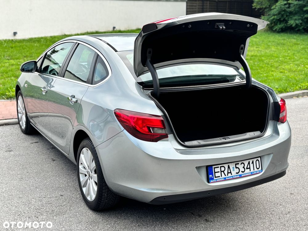 Opel Astra 1.4 ecoFLEX Cosmo - 10
