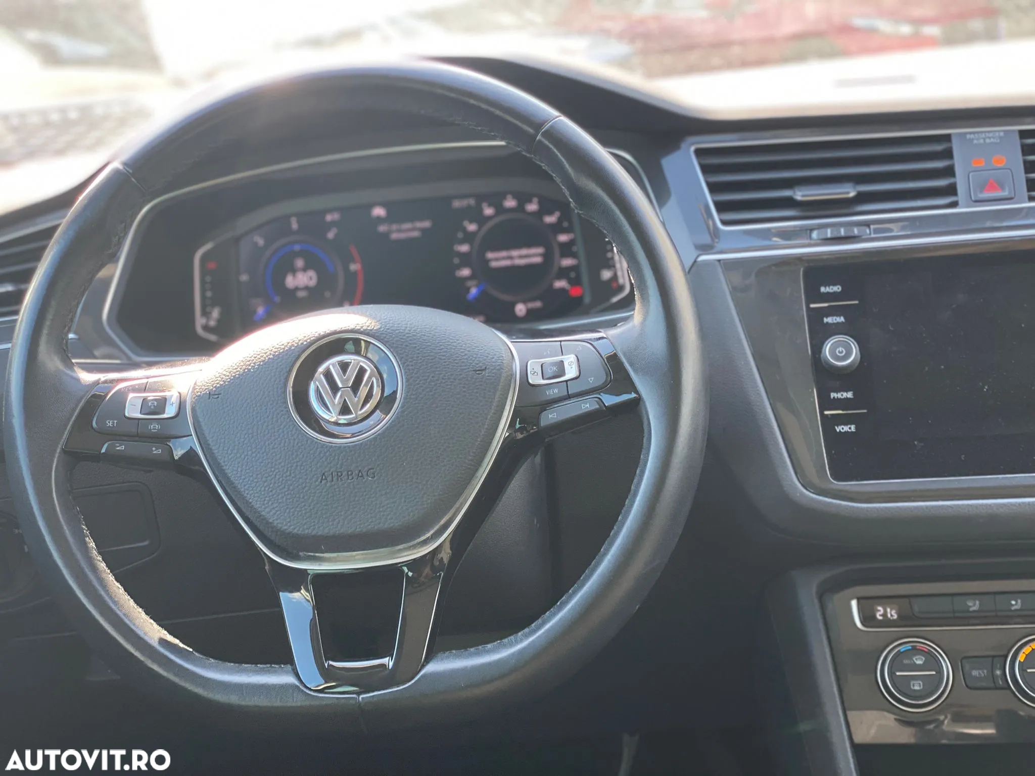 Volkswagen Tiguan - 12