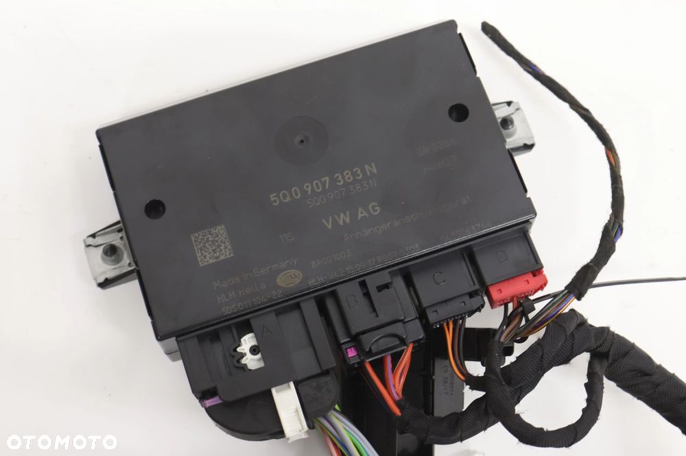 VW Touran 5TA hak holowniczy 5TA803880 - 5