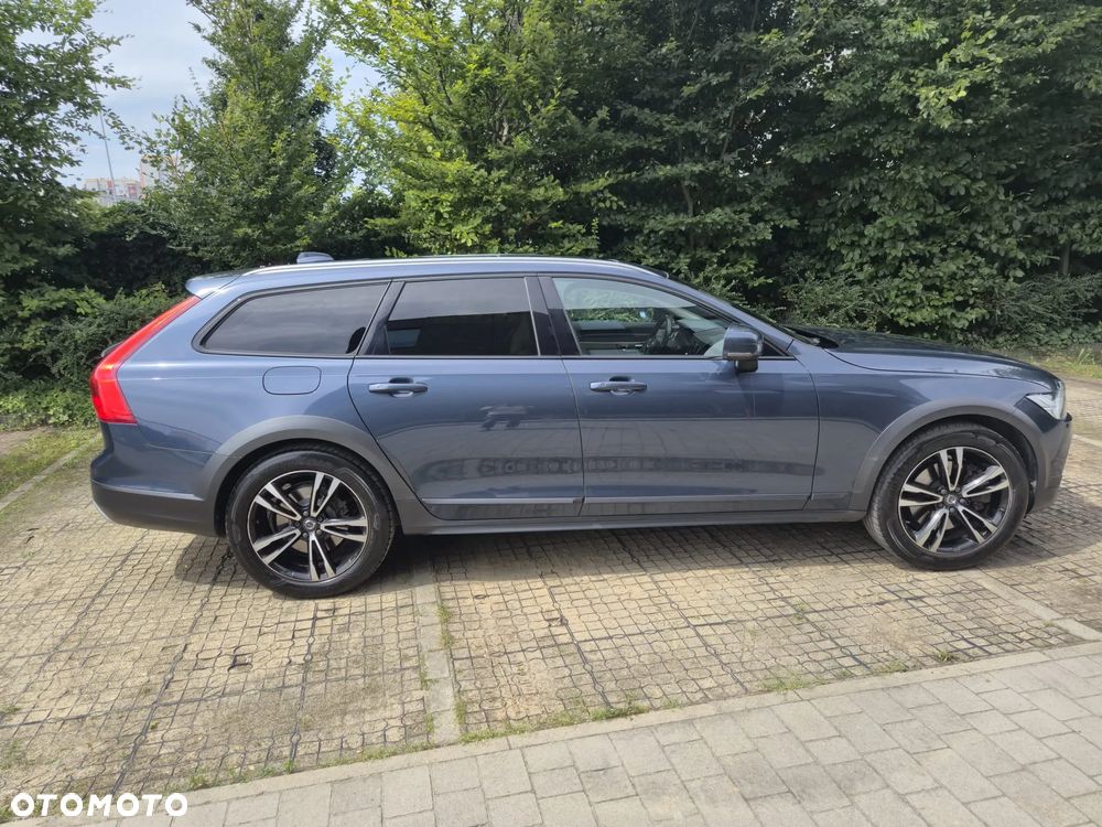 Volvo V90 Cross Country - 3