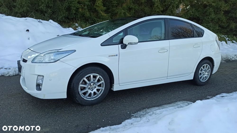 Toyota Prius (Hybrid) - 2