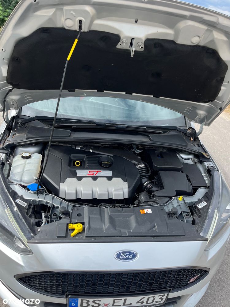 Ford Focus 2.0 EcoBoost ST - 38