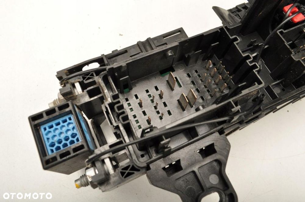 Tesla Model S P85D SKRZYNKA BEZPIECZNIKÓW - 6