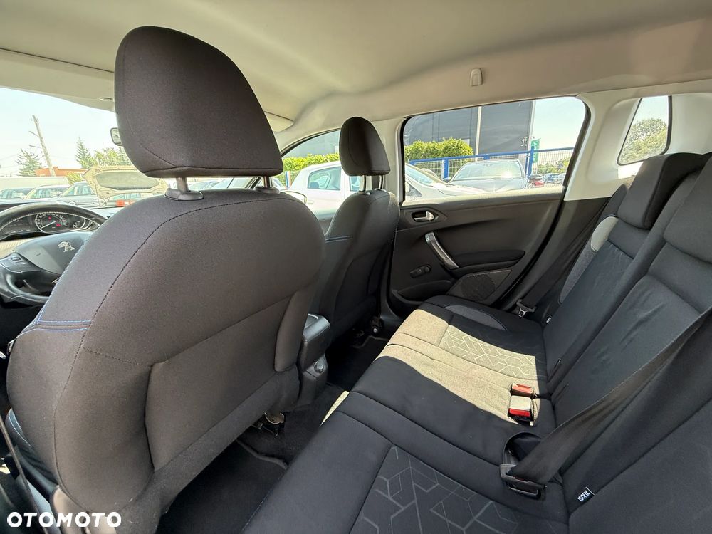 Peugeot 2008 1.2 Pure Tech Style - 10
