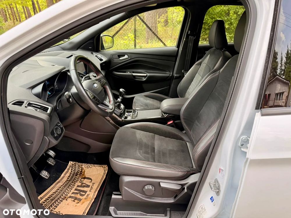 Ford Kuga 1.5 EcoBoost ST-LINE - 19