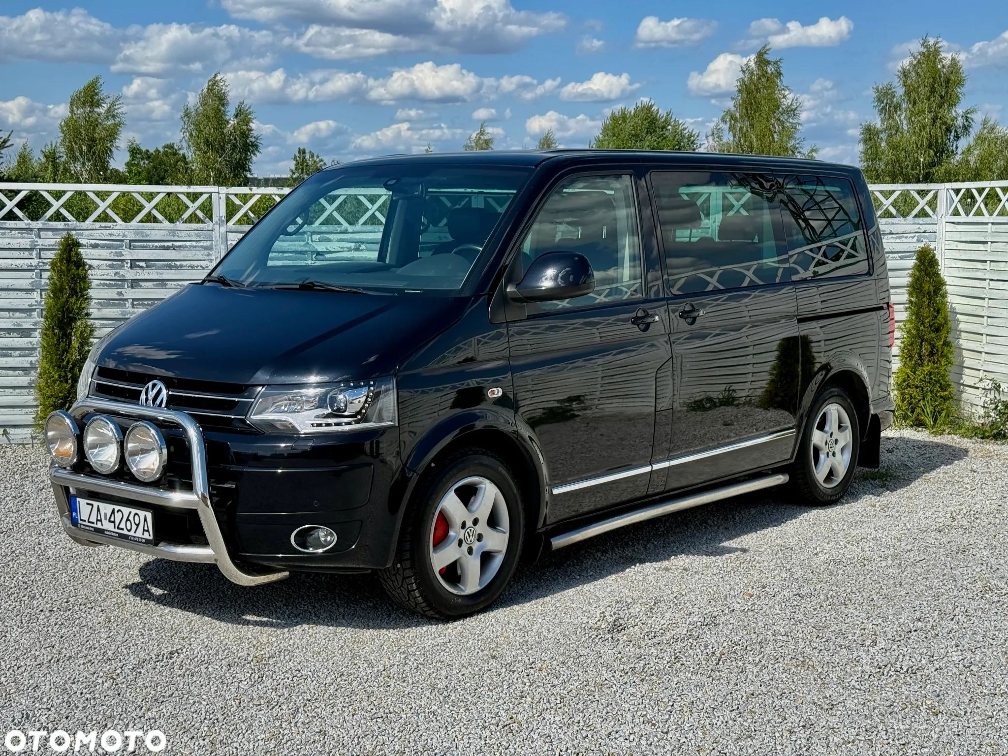 Volkswagen Multivan - 1