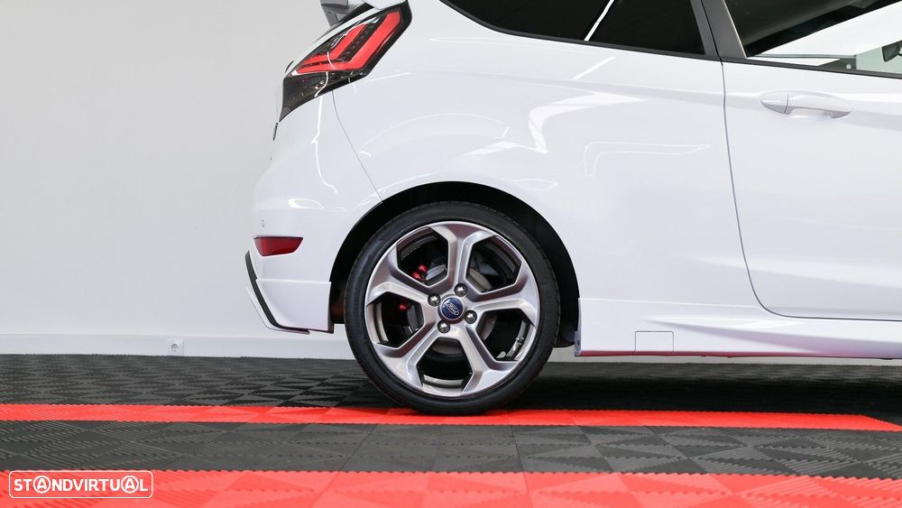 Ford Fiesta 1.6 EcoBoost ST - 14