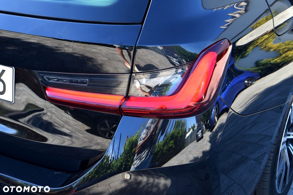 BMW Seria 3 320d xDrive Luxury Line sport - 11