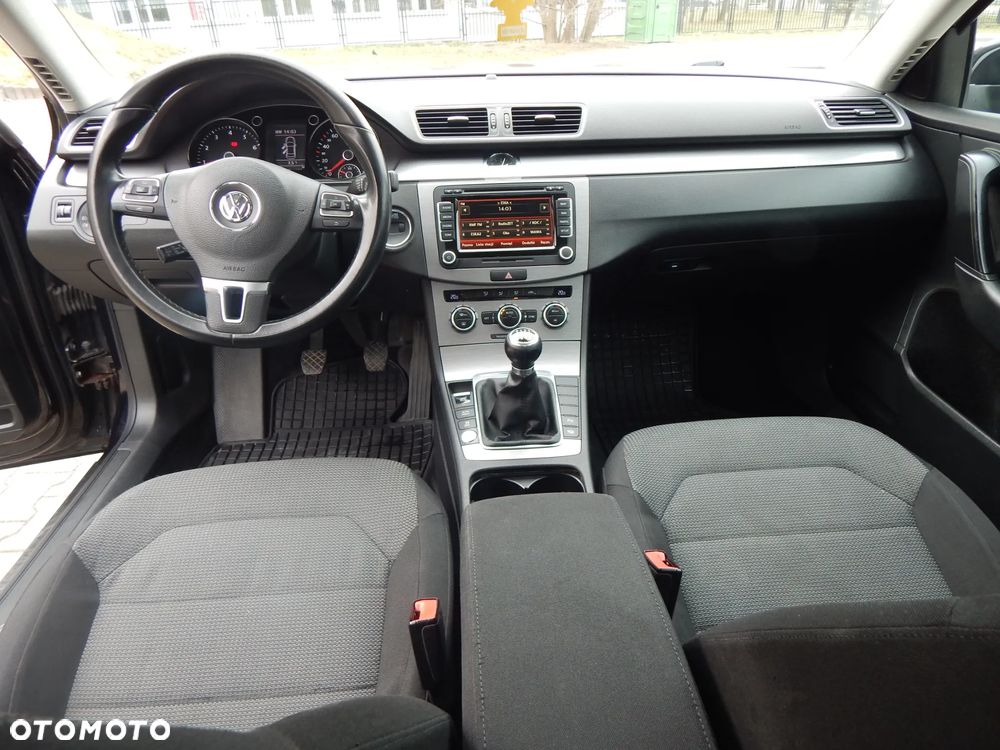 Volkswagen Passat - 10