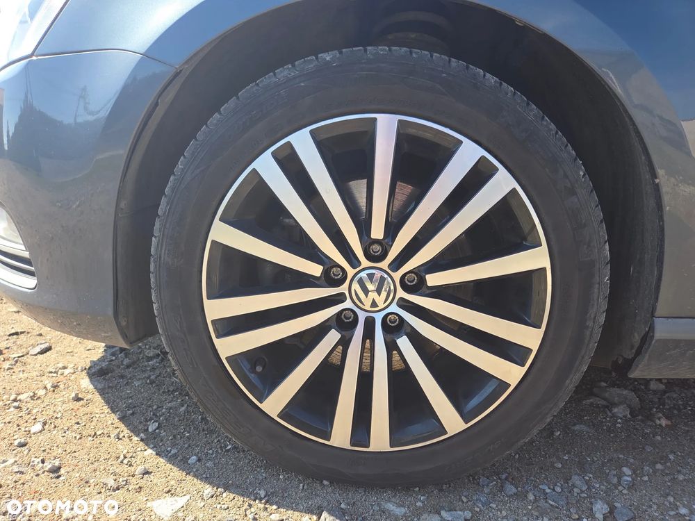 Volkswagen Passat 1.6 TDI DPF BlueMotion Technology Highline - 4