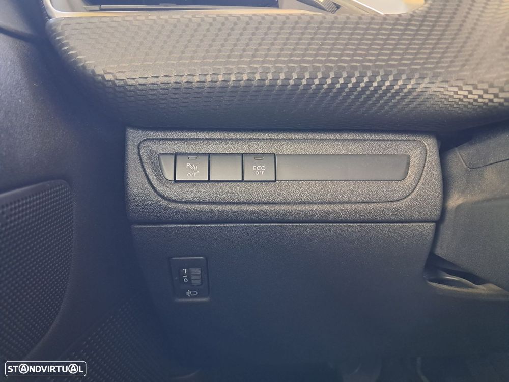Peugeot 2008 1.2 PureTech Allure - 4