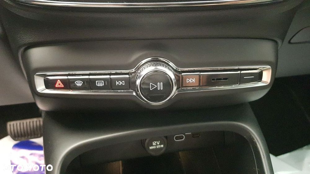 Volvo XC 40 - 30