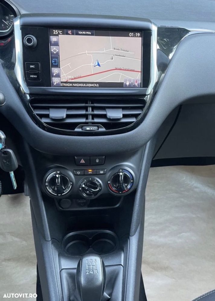 Peugeot 208 PureTech 110 Stop & Start Allure - 21