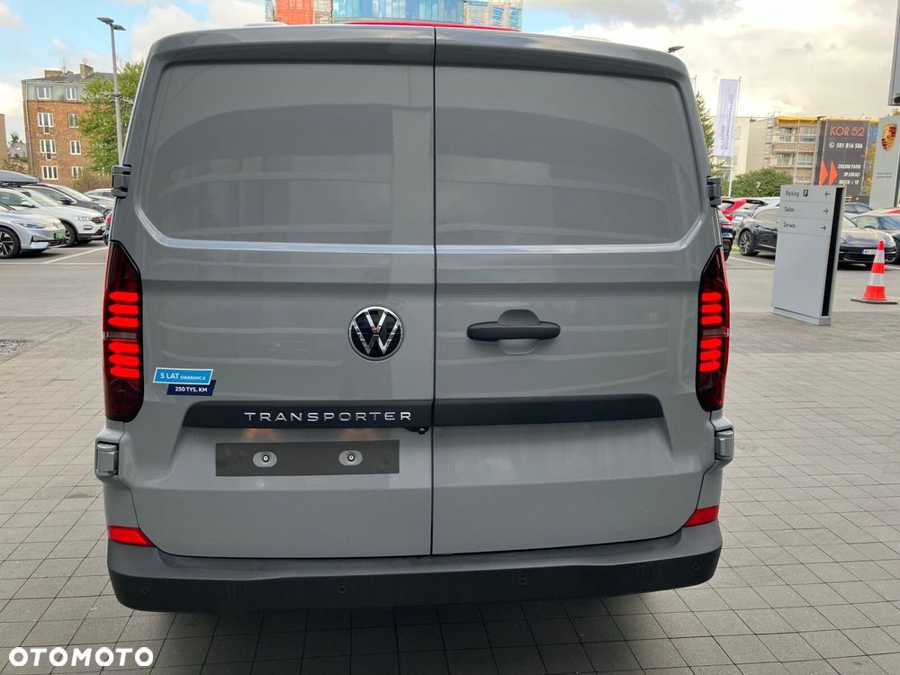 Volkswagen Transporter Transporter Furgon silnik: 2,0 l TDI 170 KM / skrzynia biegów: 8-biegowa automatyczna rozstaw osi: 3500 mm - 6