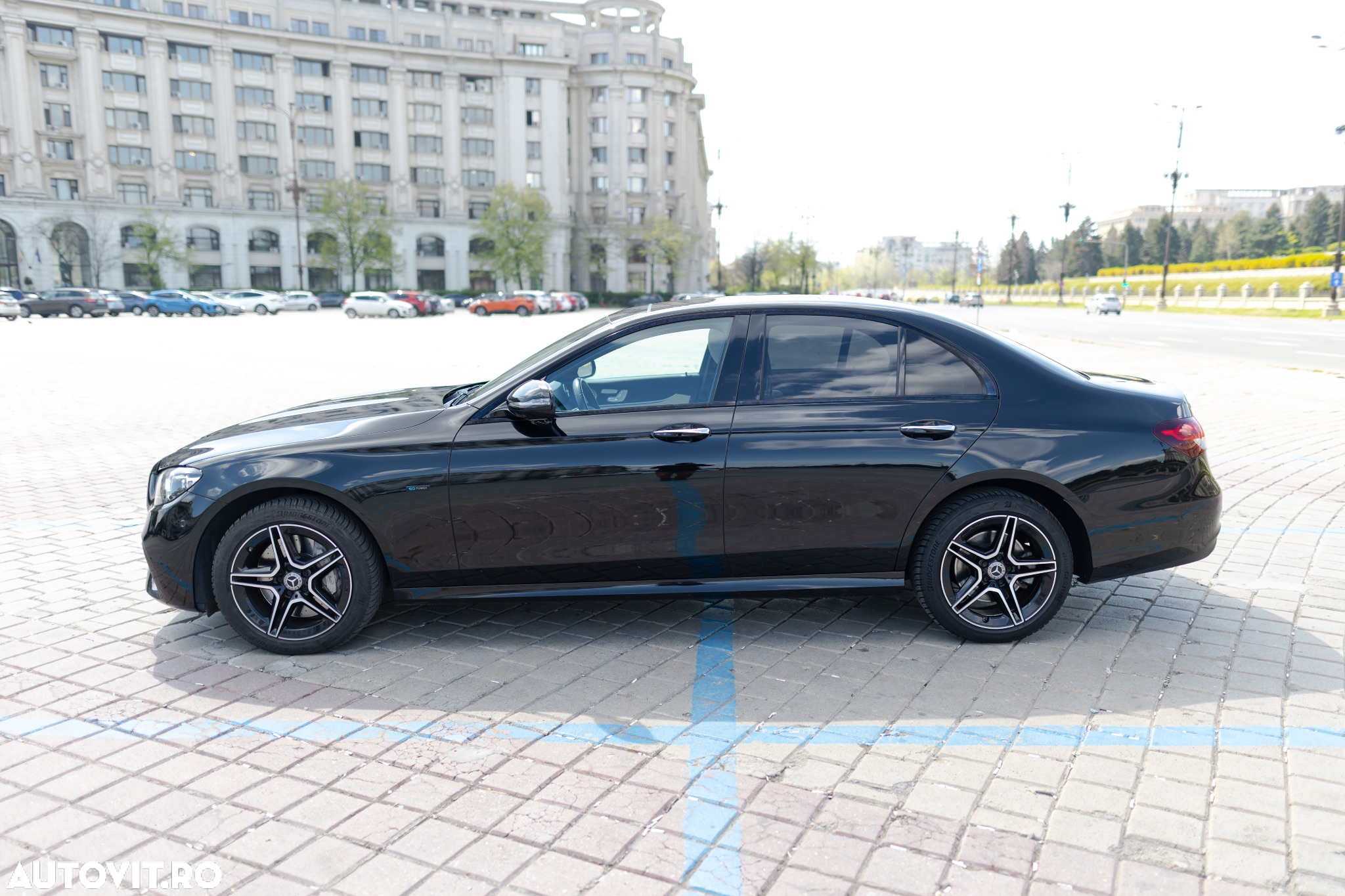 Mercedes-Benz E 300 9G-TRONIC AMG Line - 5