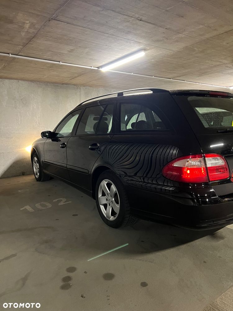 Mercedes-Benz E-Class 2004 photo 5