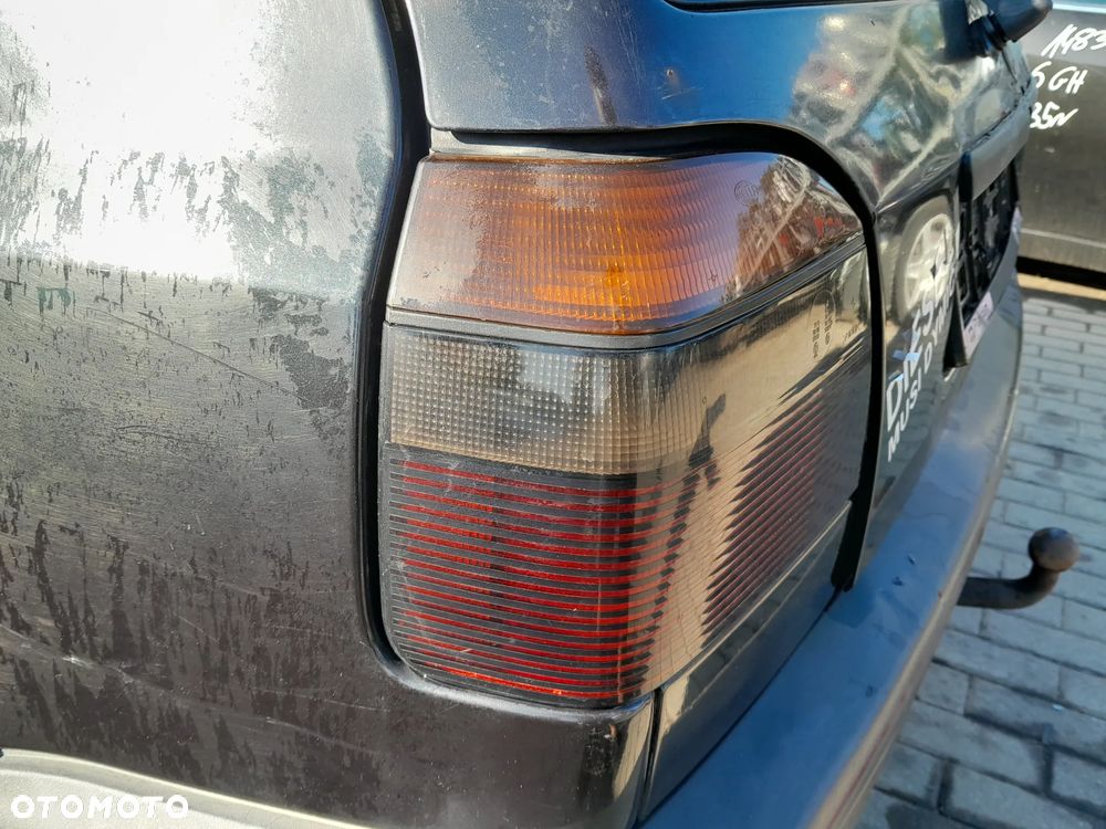 VW GOLF III LAMPA LEWA TYLNA LEWY TYŁ W BŁOTNIK HELLA PRZYDYMIANE - 2