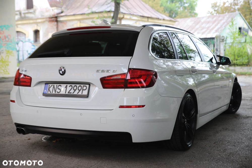 BMW Seria 5 525d xDrive - 15