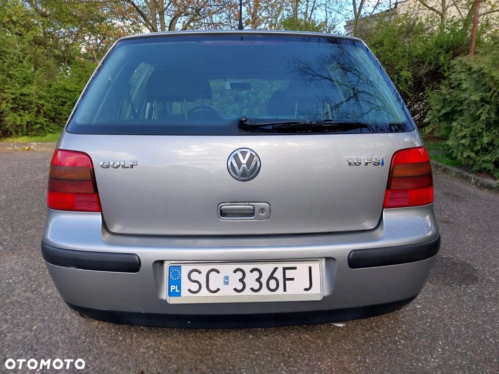 Volkswagen Golf 1.6 FSI Trendline - 6