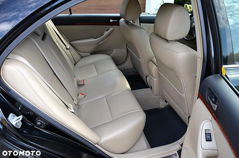 Toyota Avensis 2.2 D-4D Prestige - 24