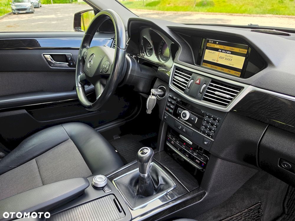 Mercedes-Benz Klasa E 250 CDI DPF BlueEFFICIENCY Avantgarde - 25