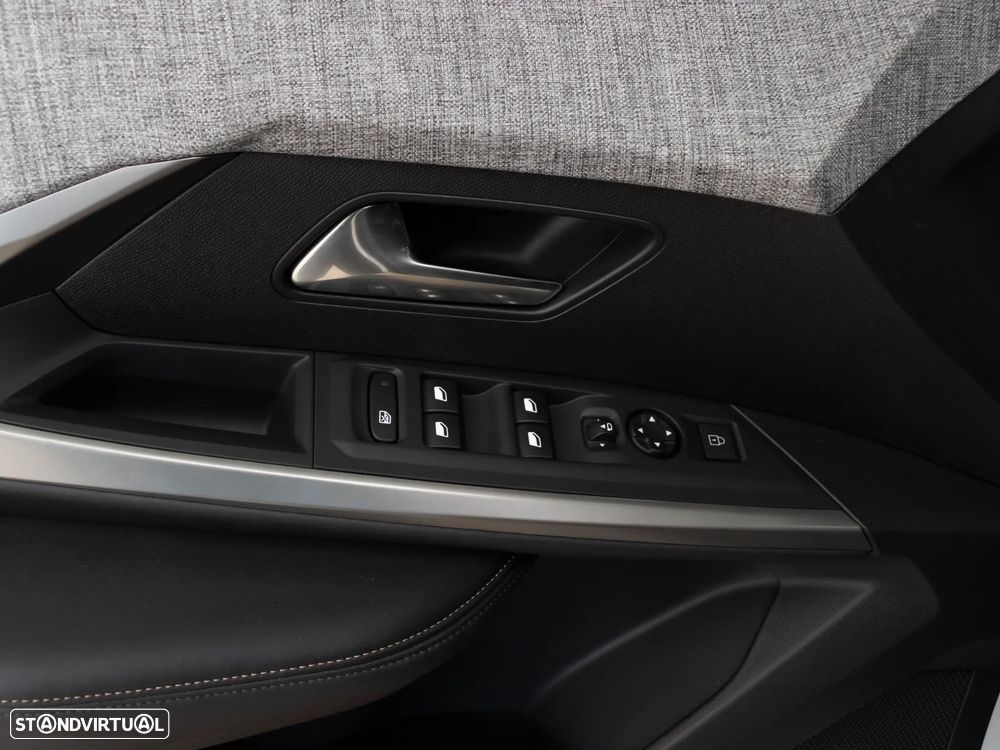 Peugeot 5008 1.2 Hybrid Allure e-DCS6 - 22