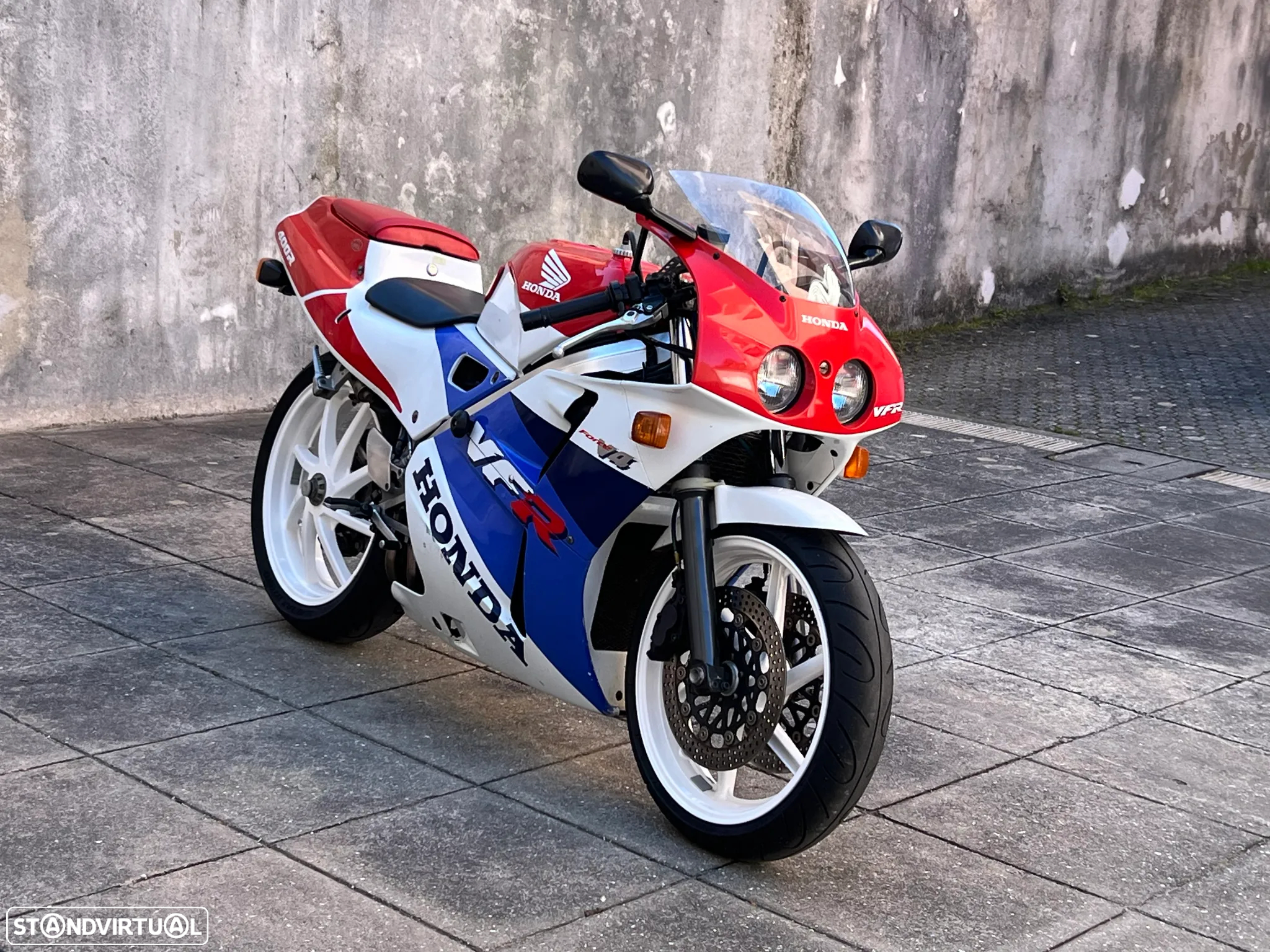 Honda VFR VFR400 NC30 - 2