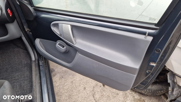 TOYOTA AYGO I BOCZEK DRZWI PRAWY