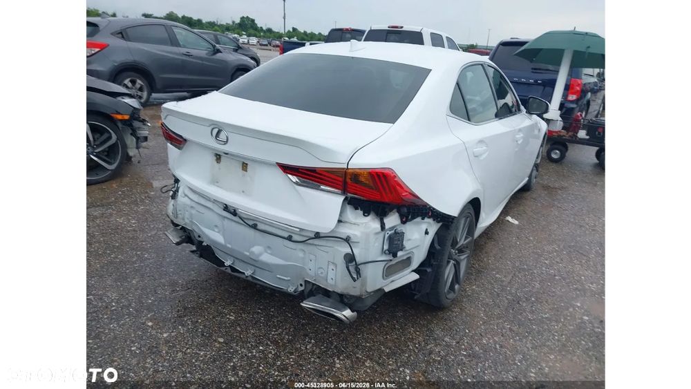 Lexus IS 200t - 4