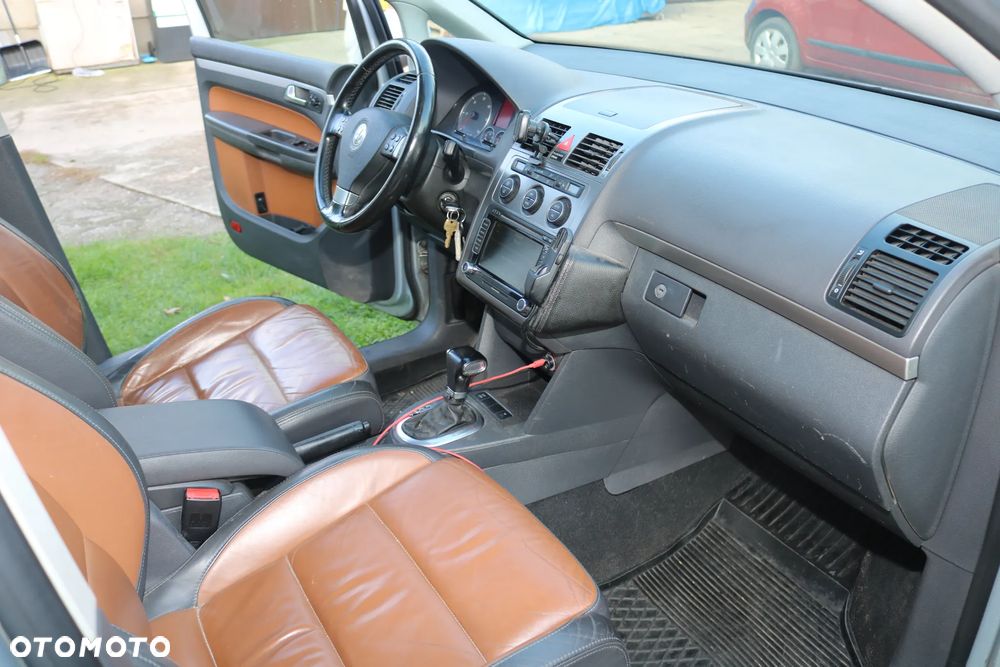 Volkswagen Touran 2.0 TDI DPF Highline DSG - 13
