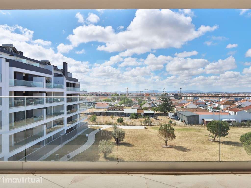 Apartamento T3 de luxo com box no Montijo