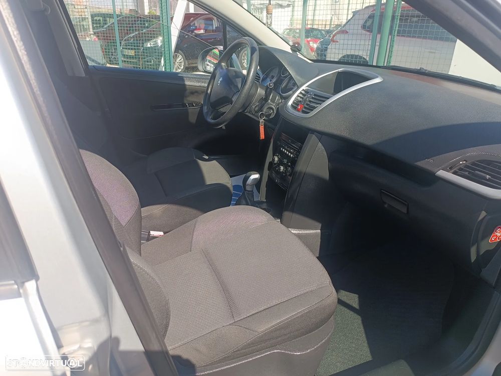 Peugeot 207 1.4 16V Trendy - 24
