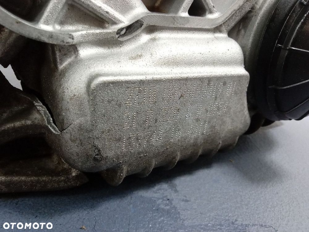 BMW 7 G11 G12 G30 3.0d REDUKTOR SKRZYNI 9469019 - 3
