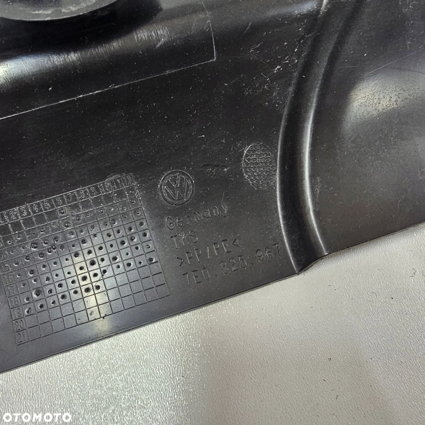 VW T5 LIFT osłona płyta podwozia podłogi lewy tył 7E0825967 - 2