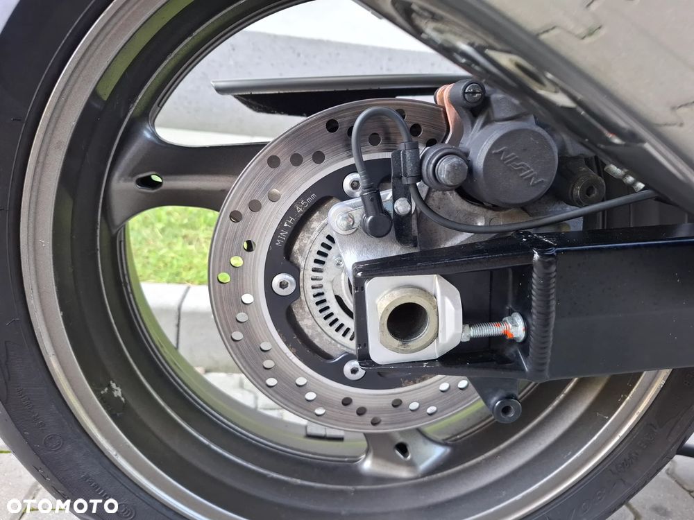 Suzuki GSX - 12