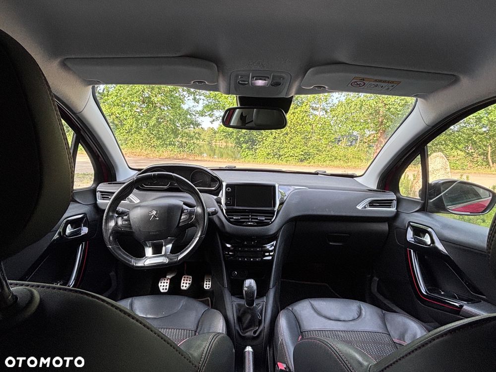Peugeot 208 - 8