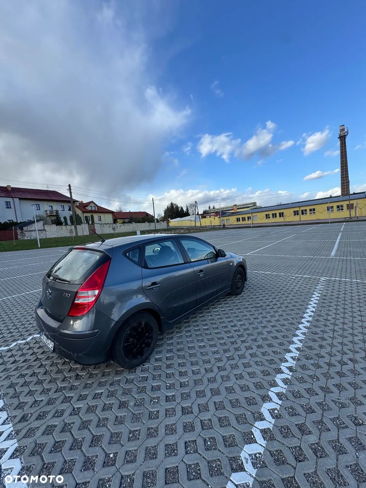 Hyundai i30 1.6 CRDi Classic + - 11